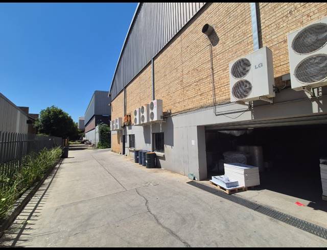 1,659M² WAREHOUSE TO LET IN LONGMEADOW